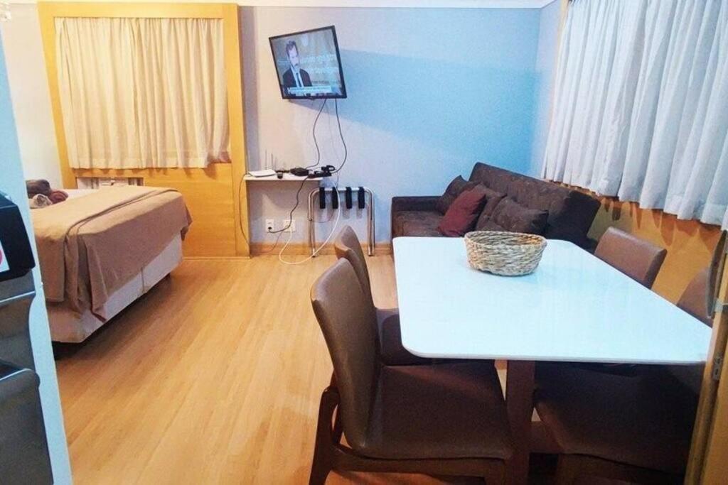 Flat 4 Estrelas Prox Av Paulista, Hc, Convencoes Reboucas, Metro, Bares Nos Jardins *
