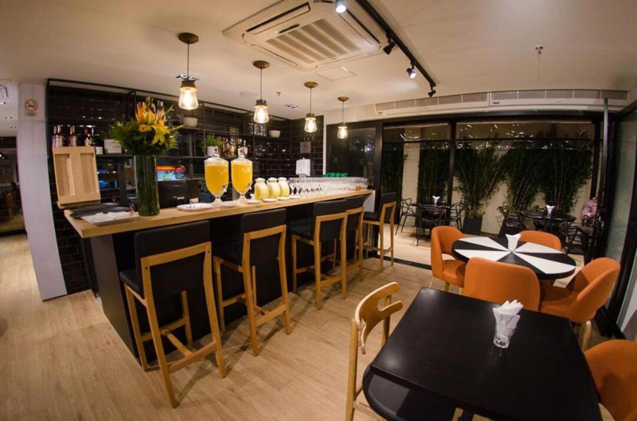 Apartamento Flat 4 Estrelas Prox Av Paulista, Hc, Convencoes Reboucas, Metro, Bares Nos Jardins